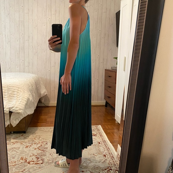 Multicolored pleated dress - Picture 3 of 10